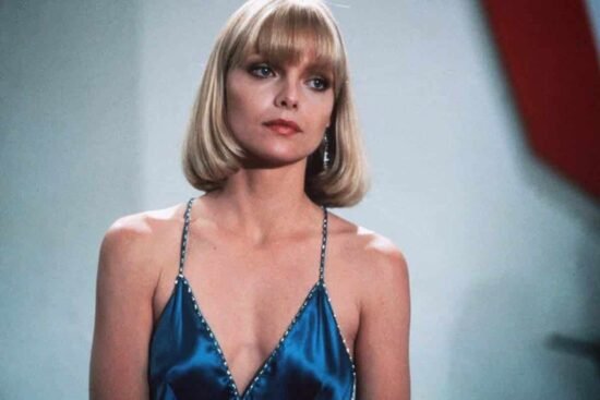 La robe bleue de Michelle Pfeiffer : le come-back fashion des 80's !