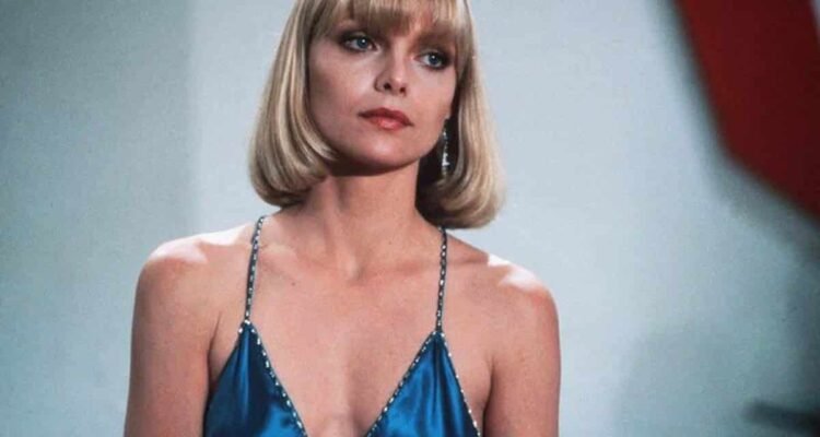 La robe bleue de Michelle Pfeiffer : le come-back fashion des 80's !