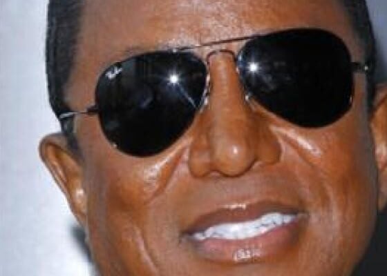 "Découvrez l'univers amusant de Jermaine Jackson dans 'Les Étoiles du Rire'!"