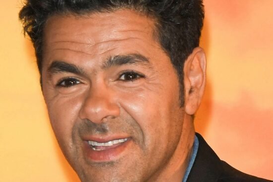 "Jamel Debbouze en folie : rires garantis avec ses sketchs inoubliables !"