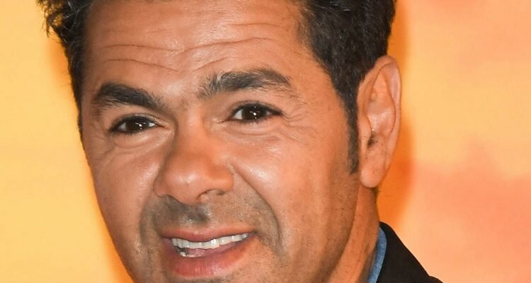 "Jamel Debbouze en folie : rires garantis avec ses sketchs inoubliables !"