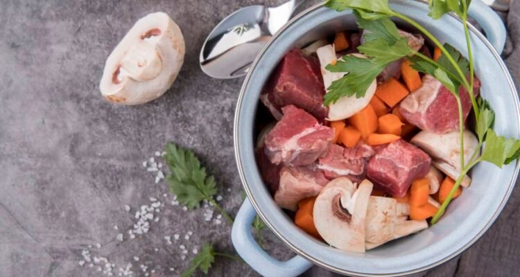 "Le pot-au-feu, l'incontournable réconfort de nos repas : à table avec Cyril Lignac !"